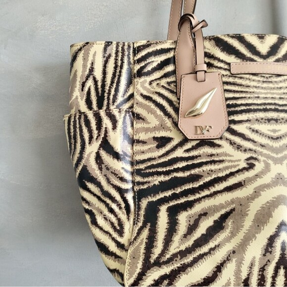 Diane Von Furstenberg Ready To Go Pocket Tote Funky Zebra Bag 17x11x6 DVF - Picture 2 of 12